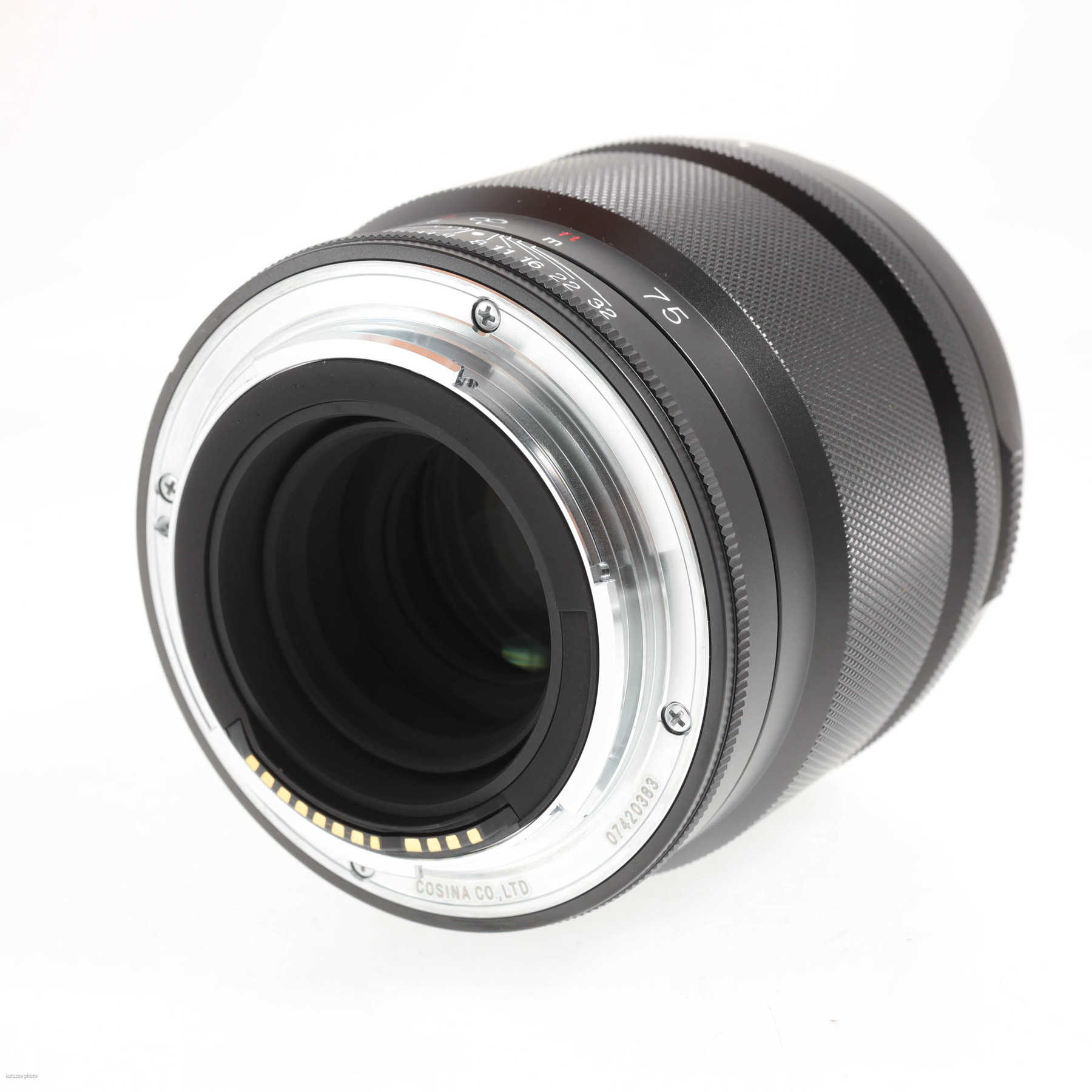 Voigtländer 75mm f/1.5 Nokton Aspherical (Canon RF) Voigtländer 75mm f/1.5 Nokton Aspherical (Canon RF)