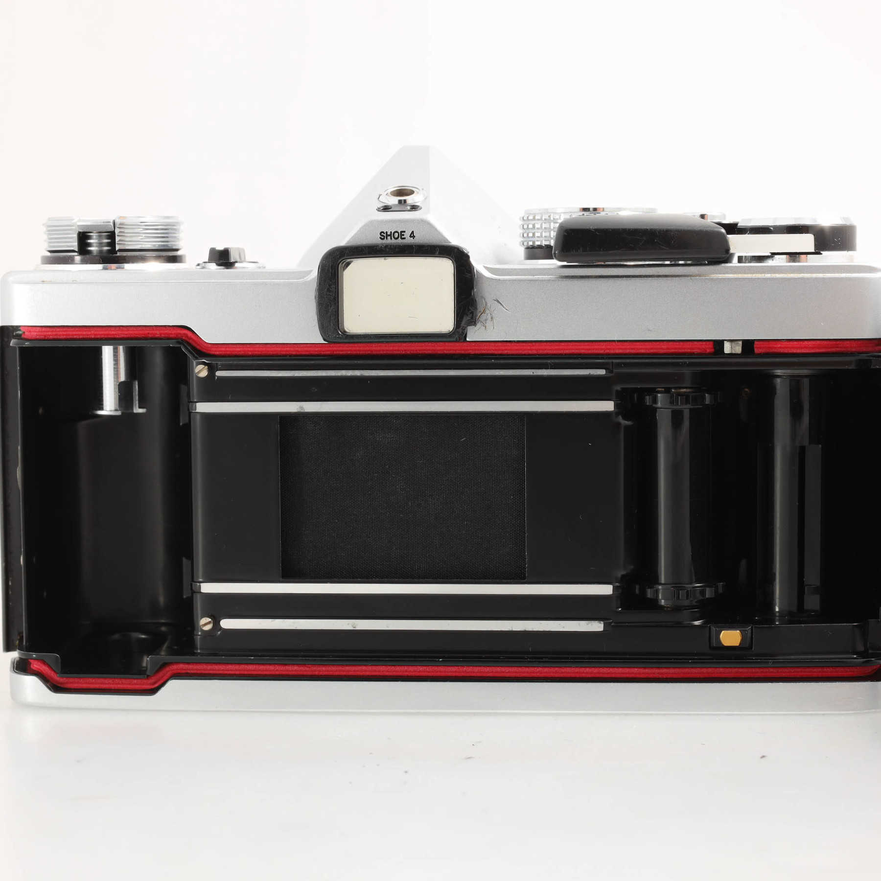 Olympus OM-1n с объективом 50mm f/1.4 G.Zuiko Auto-S Olympus OM-1n с объективом 50mm f/1.4 G.Zuiko Auto-S